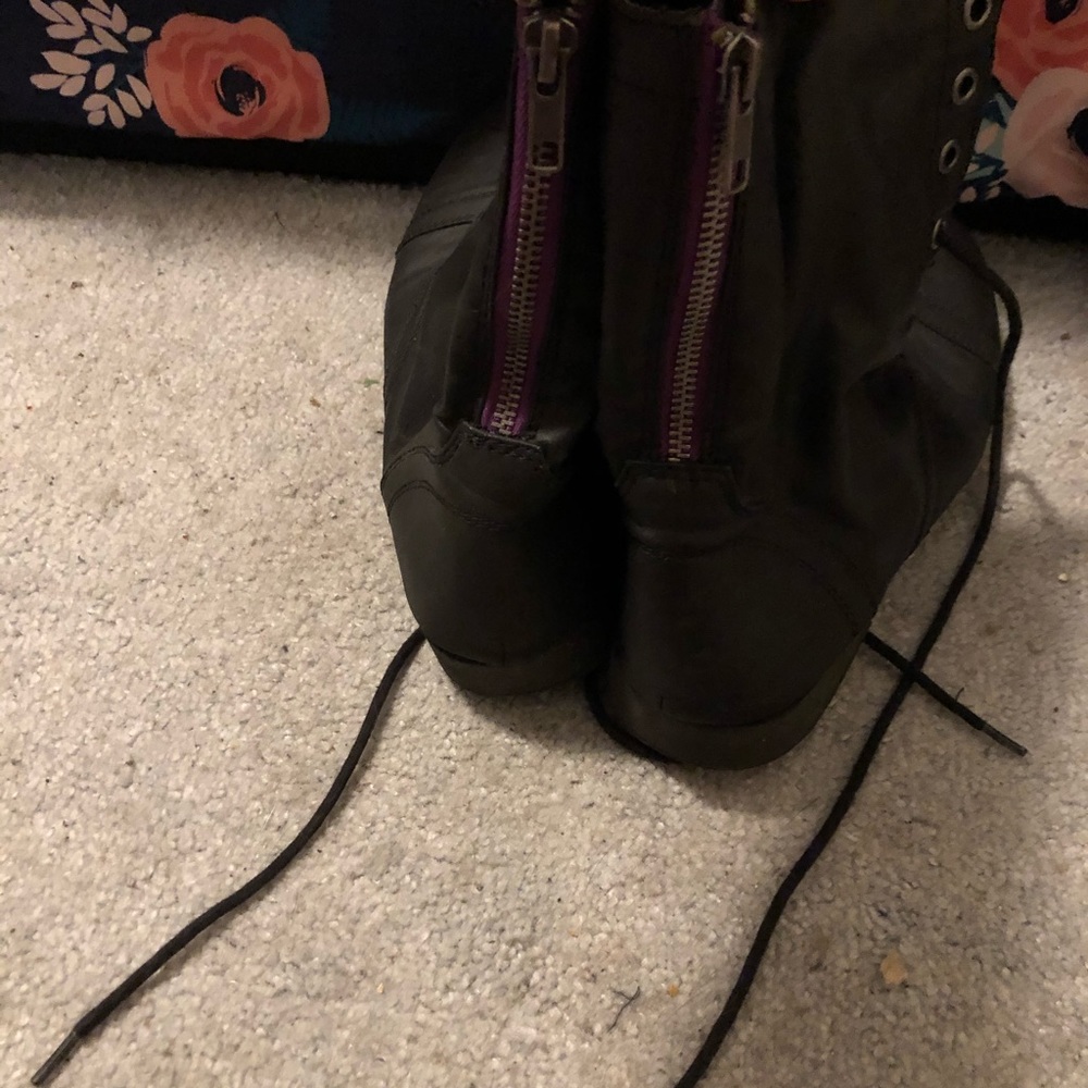 Boots - Picture 2 of 6